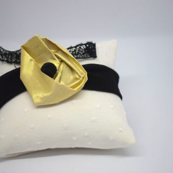 Pulsera de lazo con rosa