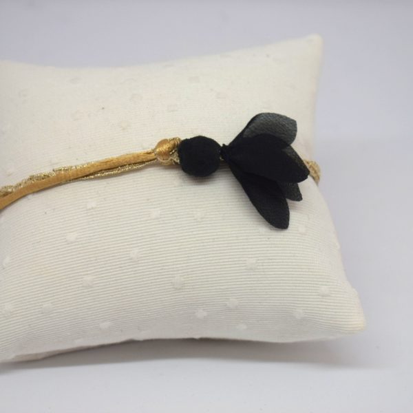 Pulsera con bola negra y lazo