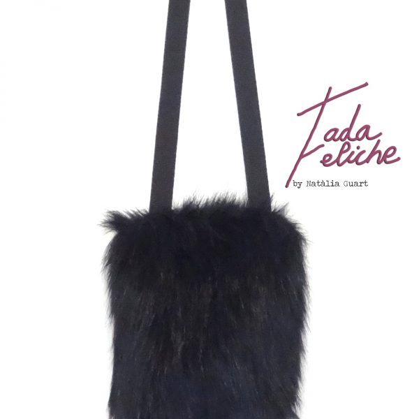 UNA CHICA UN BOLSO